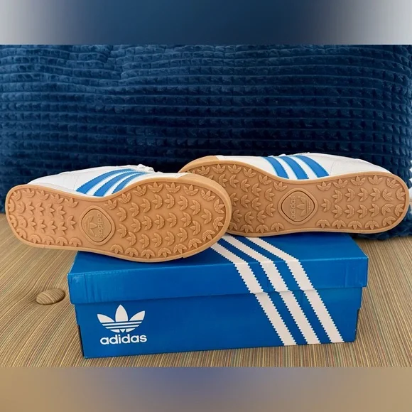 💙NWT Adidas Originals Samoa J White Blue Gum Shoes IG1913 Youth Unisex💙 - Picture 2 of 5